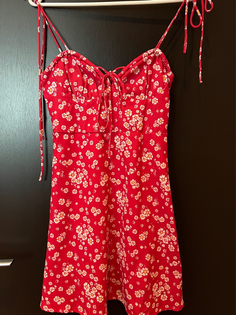 Red shop dress floral