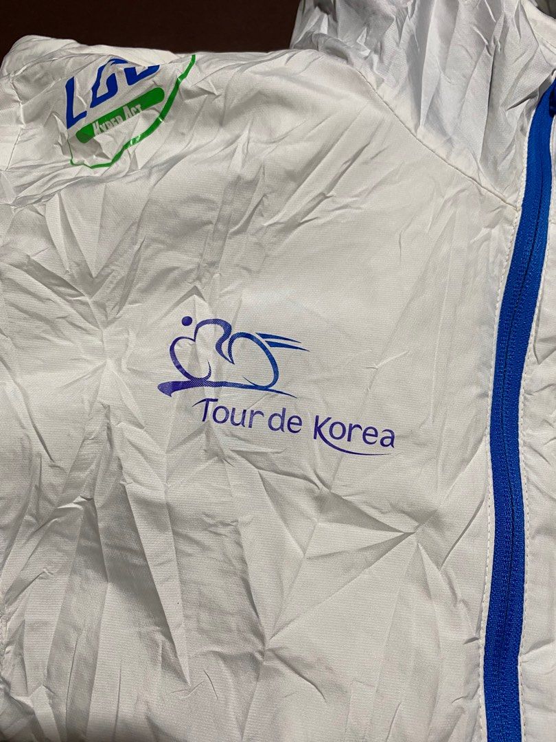 Running Jacket by le coq sportif tour de korea Fesyen Pria Pakaian Baju Luaran di Carousell