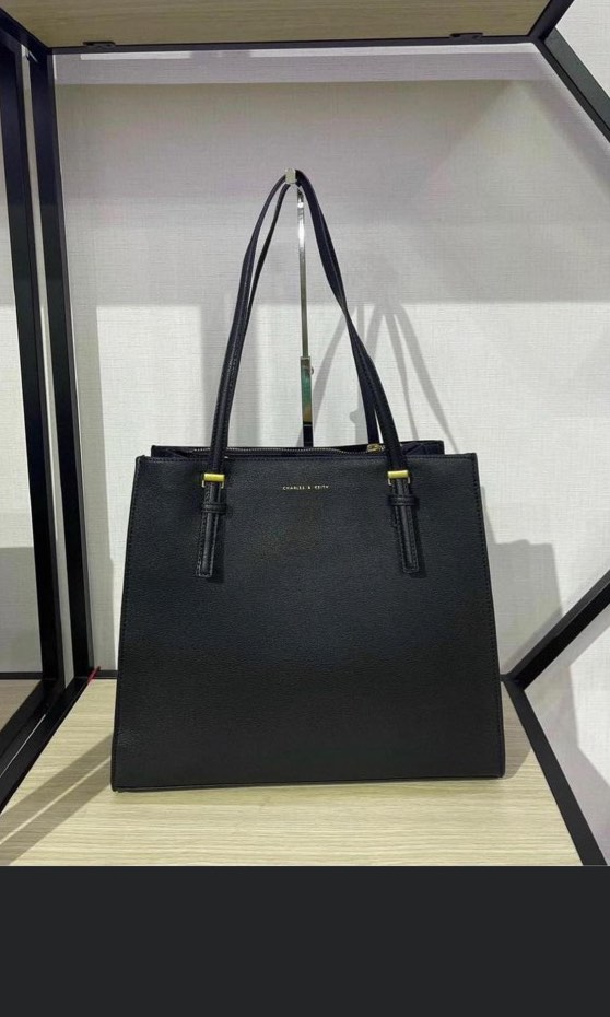 Charles and Keith Sansa Tote Bag, Women's Fashion, Bags & Wallets, Tote ...