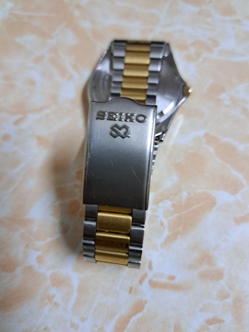 seiko 5y23-8a80 SQ100石英錶, 男裝, 手錶及配件, 珠寶- Carousell