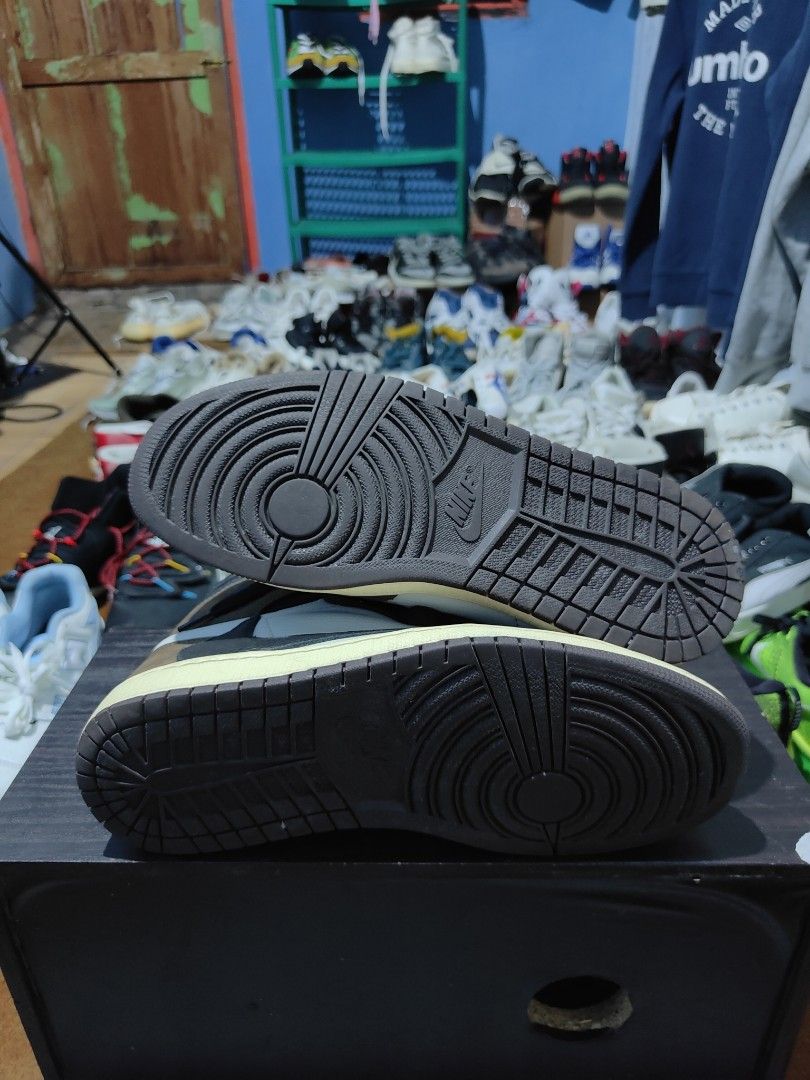 sepatu air jordan travis scott