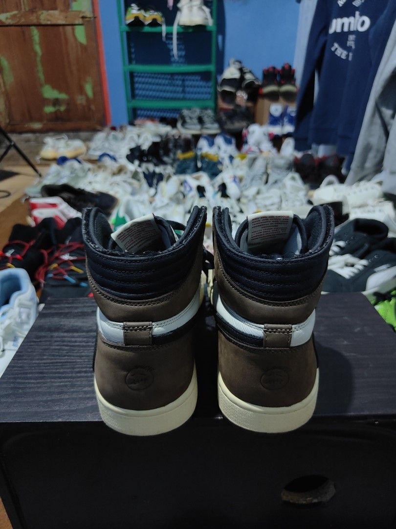 sepatu nike travis scott