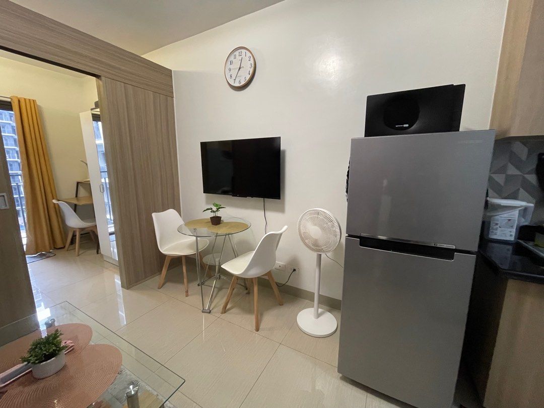 Shore 2, staycation near MoA Pasay (Category: Apartments & Condos) located in Rizal. Submitted by thejwl (Listing ID 1238126416, Image 3). Description: 𝗙𝗢𝗥 𝗥𝗘𝗡𝗧: Jewel Suites @ Shore 2 Unitowner here Fully furnished unit max of 4pax. 1BR w/ balcony. 🆁🅰🆃🅴🆂: Overnight only ₱2499 ₱̶3̶0̶0̶0̶ (weekday 1-2pax) As low as ₱1899/night (1-2pax, more than 7nights stay) Rate depends on the number of nights stay 𝗙𝗘𝗔𝗧𝗨𝗥𝗘𝗦/𝗜𝗡𝗖𝗟𝗨𝗦𝗜𝗢𝗡