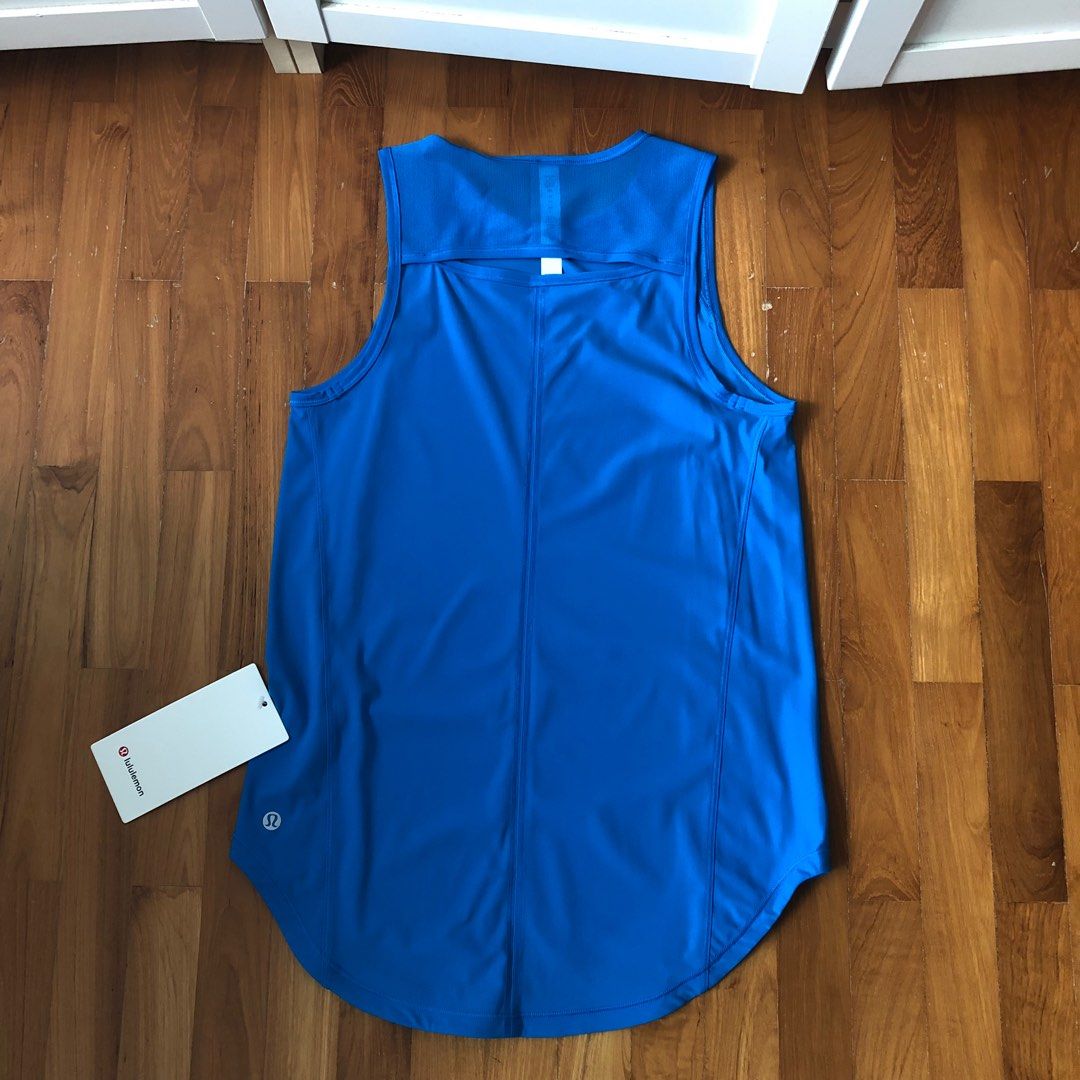 Size 2. NWT Lululemon Sculpt Tank size 2 in Poolside., Women's Fashion,  Activewear on Carousell