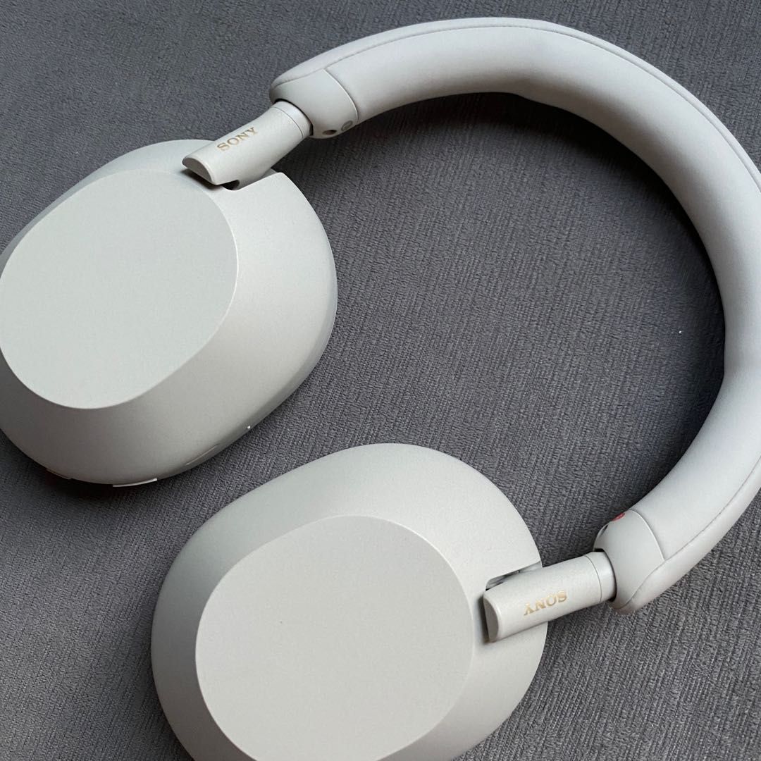 Sony WH-1000XM5 (Category: Headphones & Headsets) located in San Juan City. Submitted by markbuls (Listing ID 1238143735, Image 1). Description: Noise Canceling feature is top notch!! am selling mine cause tbh i don’t use it as much.
