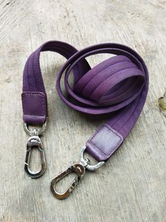 Strap Longchamp purpple original Panjang 102cm kondisi masih oke minus hardware aja kurang clink selebihnya aman.