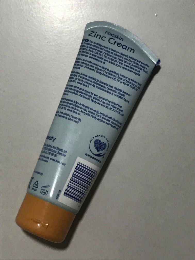 tena zinc cream (Category: Body Care) located in Singapore. Submitted by awjjj (Listing ID 1238186604, Image 2). Description: Cheap deal Meet up.
