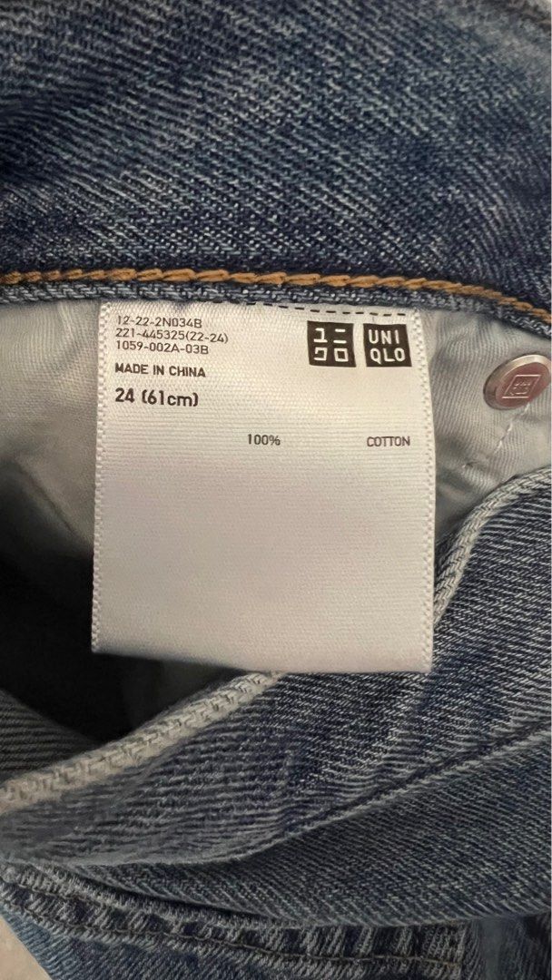 UNIQLO Denim Shorts (Category: Shorts) located in Taguig. Submitted by cccchere (Listing ID 1238129568, Image 3). Description: Uniqlo Denim Shorts Great condition No flaws of stains Used once only Size: Women 24 inch (waist) RFS: Extra piece .
