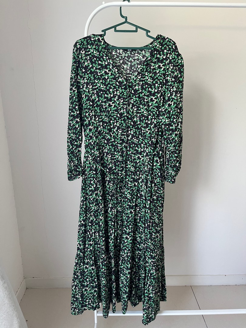 Uniqlo green floral dress (not released in malaysia), Women's Fashion ...