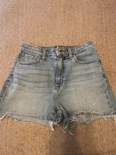 (Category: ) located in . Submitted by mellyyyyyyyy (Listing ID 1238159517, Image 1). Description: .