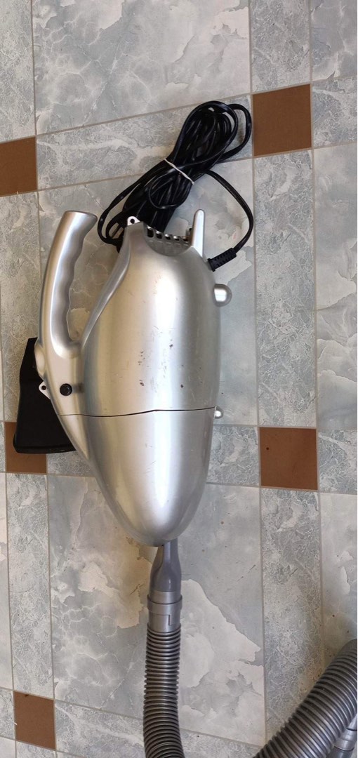 Used Vacuum Cleaner (800 watts), Furniture & Home Living, Cleaning