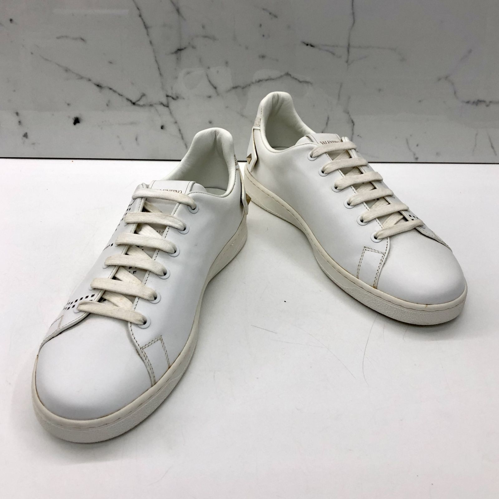 VALENTINO GARAVANI WHITE V EMBOSSED SNEAKERS 237017189 WE Luxury