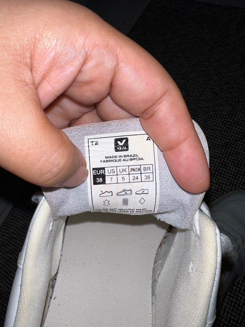 Veja V10, Women's Fashion, Footwear, Sneakers on Carousell