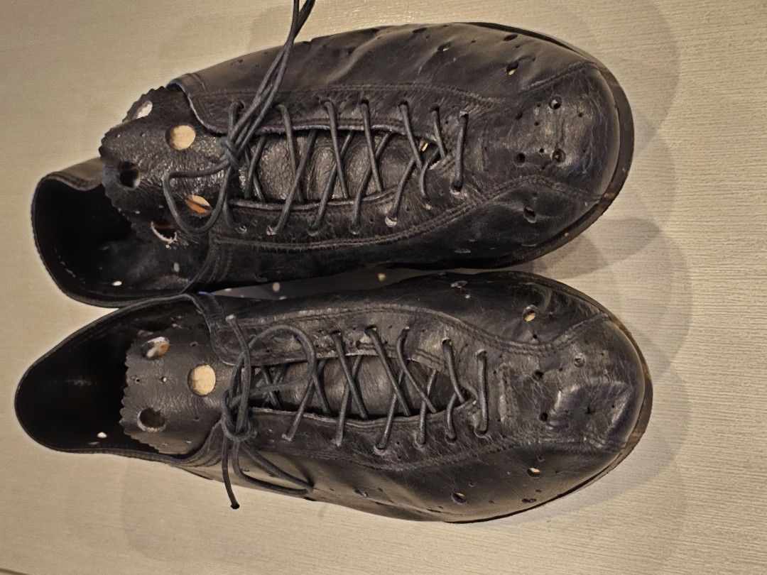 Vintage Colnago cycling shoes. (Category: Parts & Accessories) located in Singapore. Submitted by kairei (Listing ID 1238100861, Image 3). Description: vintage Colnago cycling shoes. Collector's item. Good vintage condition. size EU40 (UK6-6.5 / US 7-7.5). pick up at Bukit Timah Community Club. low baller not entertain..