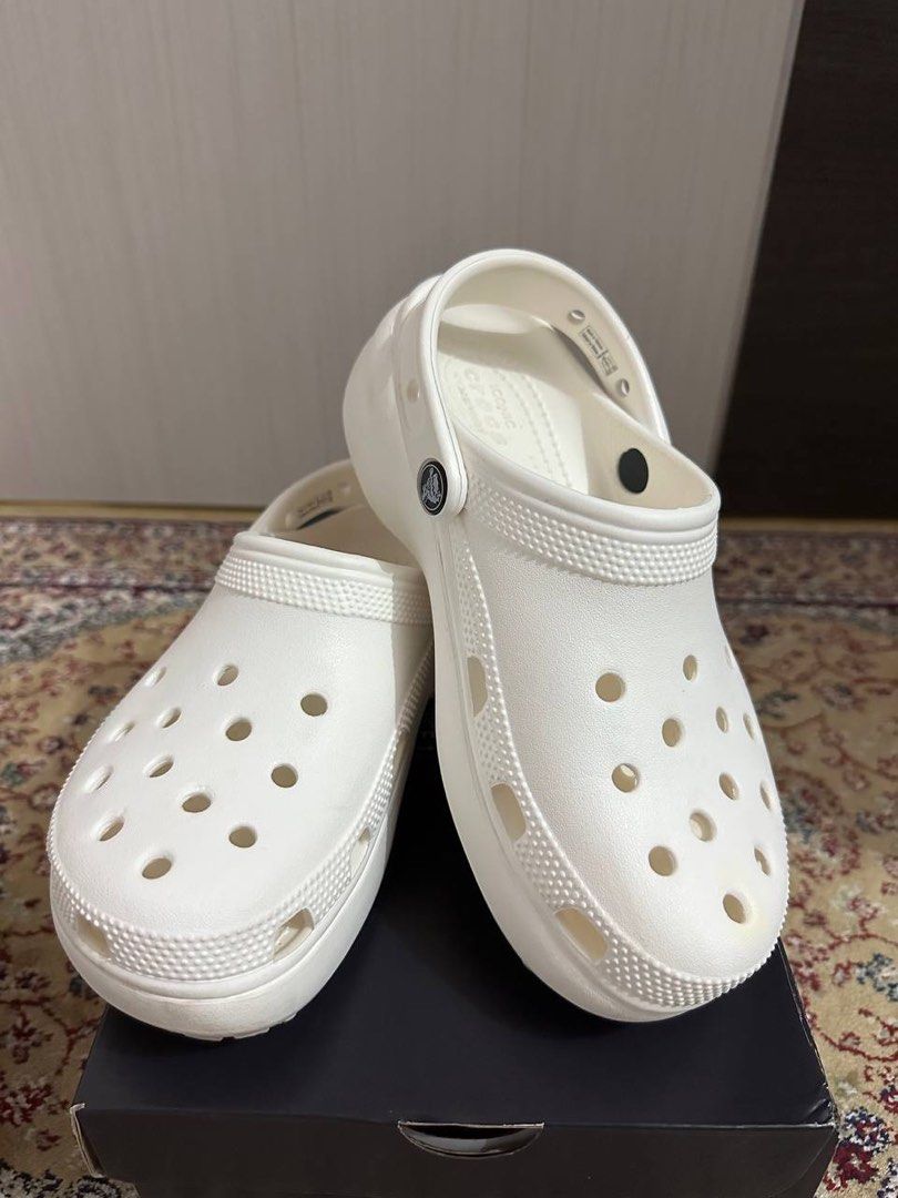 Womens size clearance 6 white crocs