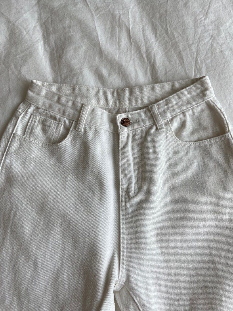 White denim capris Women s Fashion Bottoms Jeans Leggings on