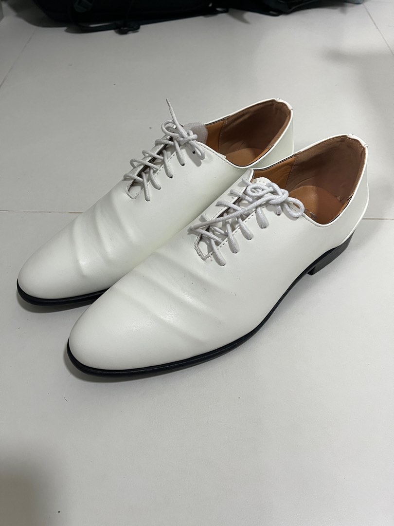 White dress shoes for wedding photoshoot