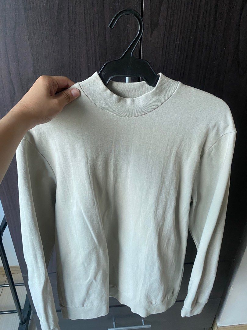 Zara High Neck Longsleeves (Category: Tshirts & Polo Shirts ) located in Manila. Submitted by keepitminimal (Listing ID 1238135314, Image 1). Description: Used twice.