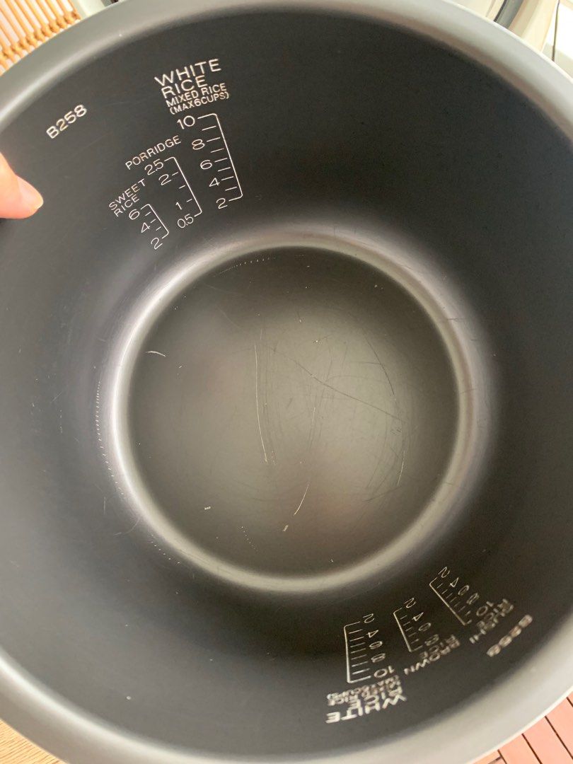 Zojirushi rice cooker 1.8Litre (NSWAQ18), TV & Home Appliances