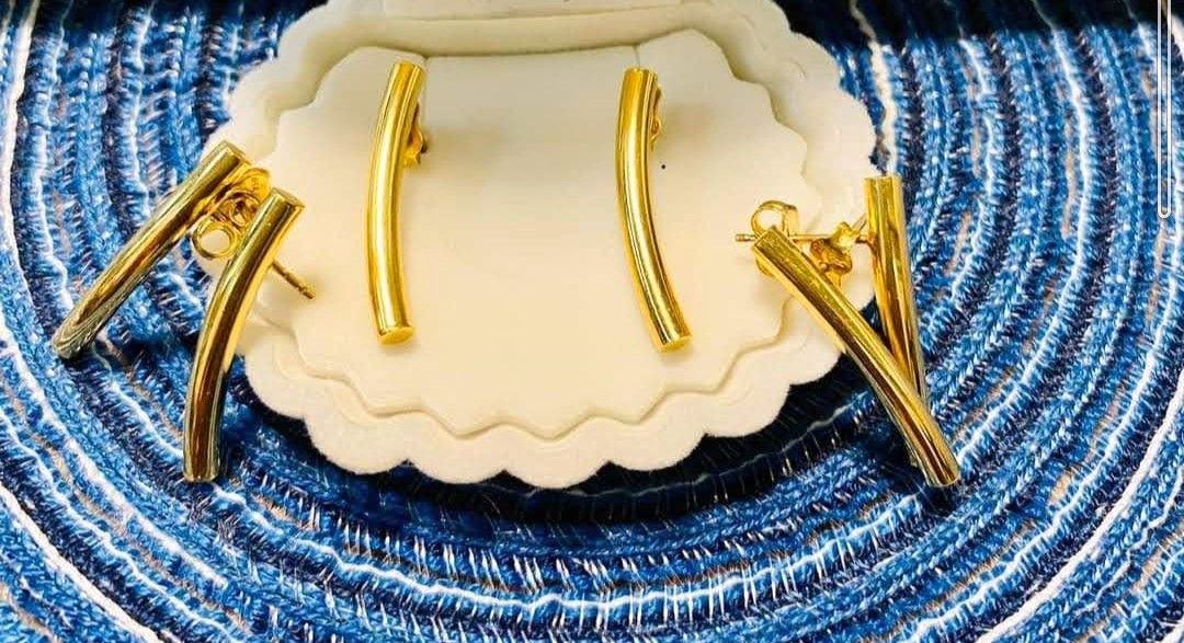 18k Au750 Solid Curve Earrings Real Saudi Gold Women s Fashion
