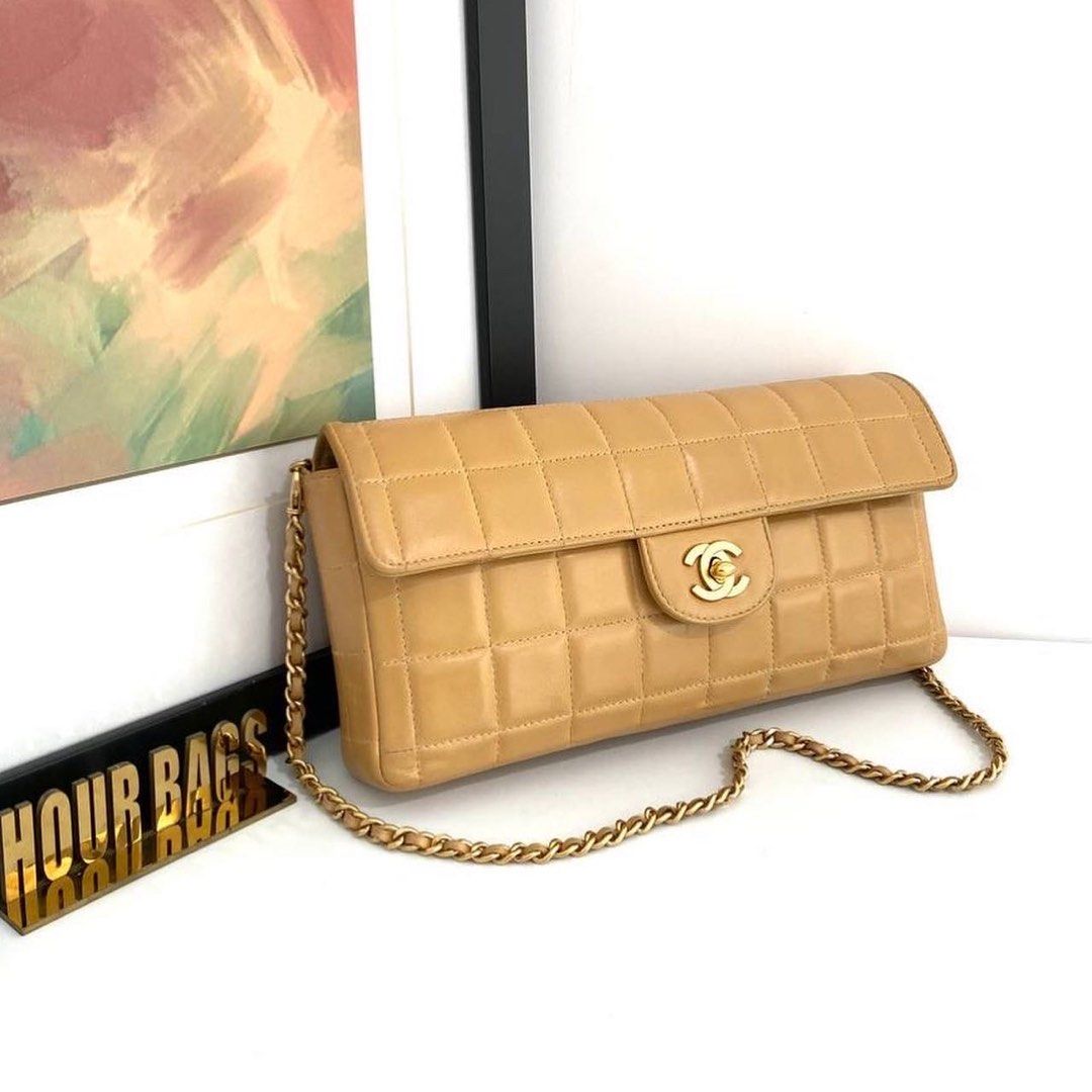 Chanel shop chocolate bar