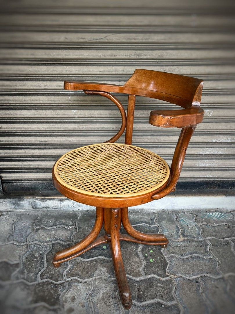 Thonet hotsell swivel chair