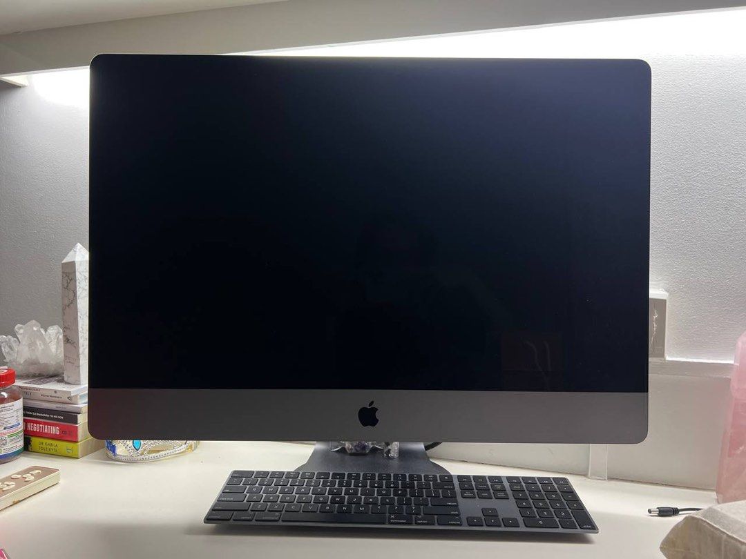 Apple iMac Pro Space Grey 10 Core Intel Xeon Workstation 32GB Ram AMD Radeon Pro Vega 56 8GB