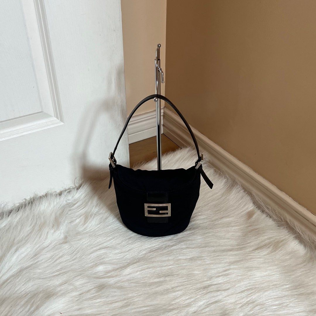 Original Fendi Vintage Pochette Baguette Bag in Black, Luxury, Bags &  Wallets on Carousell