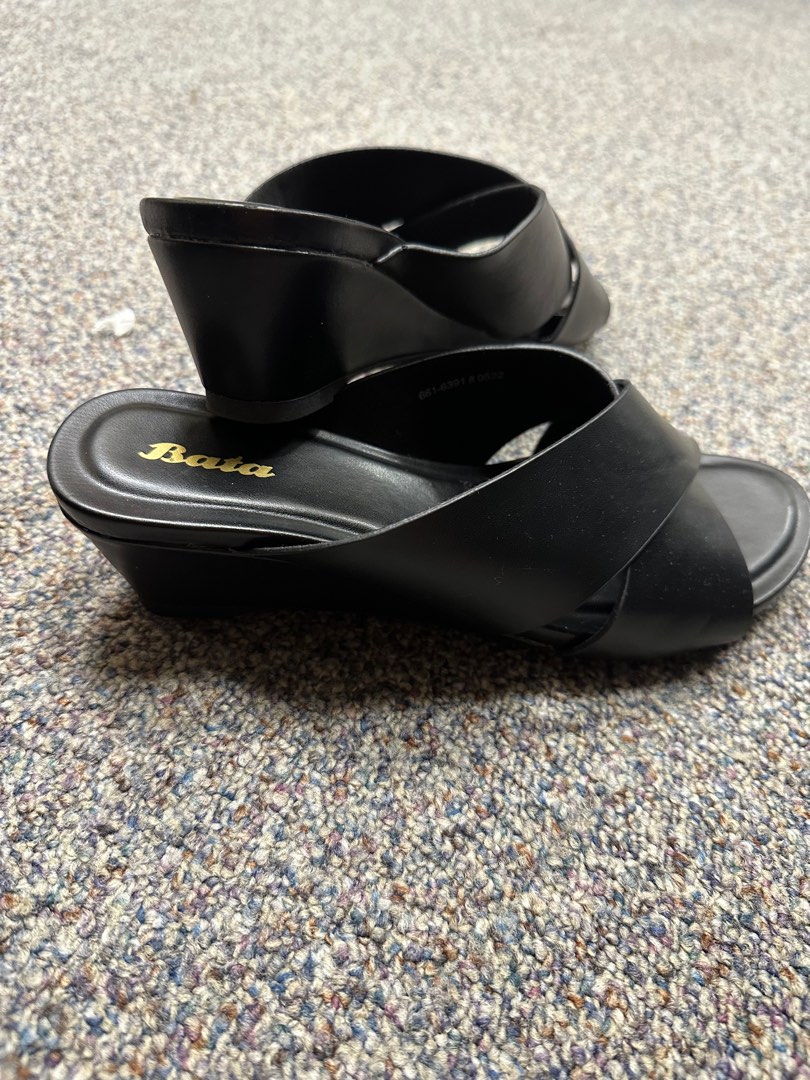 BATA women black wedges sandal size 8