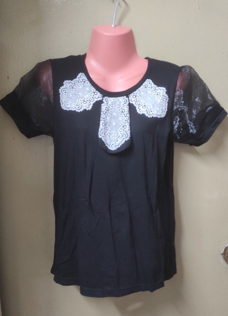 Casual blouse (Category: Blouses) located in Manila. Submitted by the_simple_things (Listing ID 1238414434, Image 1). Description: Excellent used condition Like new.