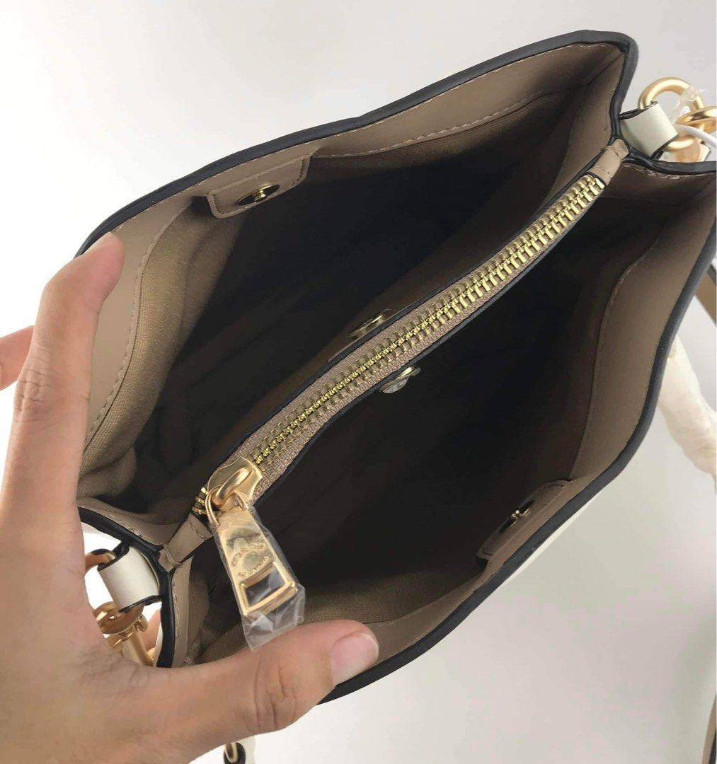 Coach cammie (Category: Luxury Bags & Wallets) located in Pasig City. Submitted by mgmanila (Listing ID 1238253337, Image 3). Description: Coach Cammie Bucket Dimensions:9.25”L x 4.75”W x 10.25”H 3,000 ✔️Cash on Pickup (COP) via LBC available ✔️Cash on Delivery (COD) available within Metro Manila only ✔️MOP: Gcash,Maya And Bank transfer ✔️Shipping via Lalamove, Grab and Joyride ✔️Yes to Same day delivery🥰 ✔️Open for Layaway 📩DM us for more info