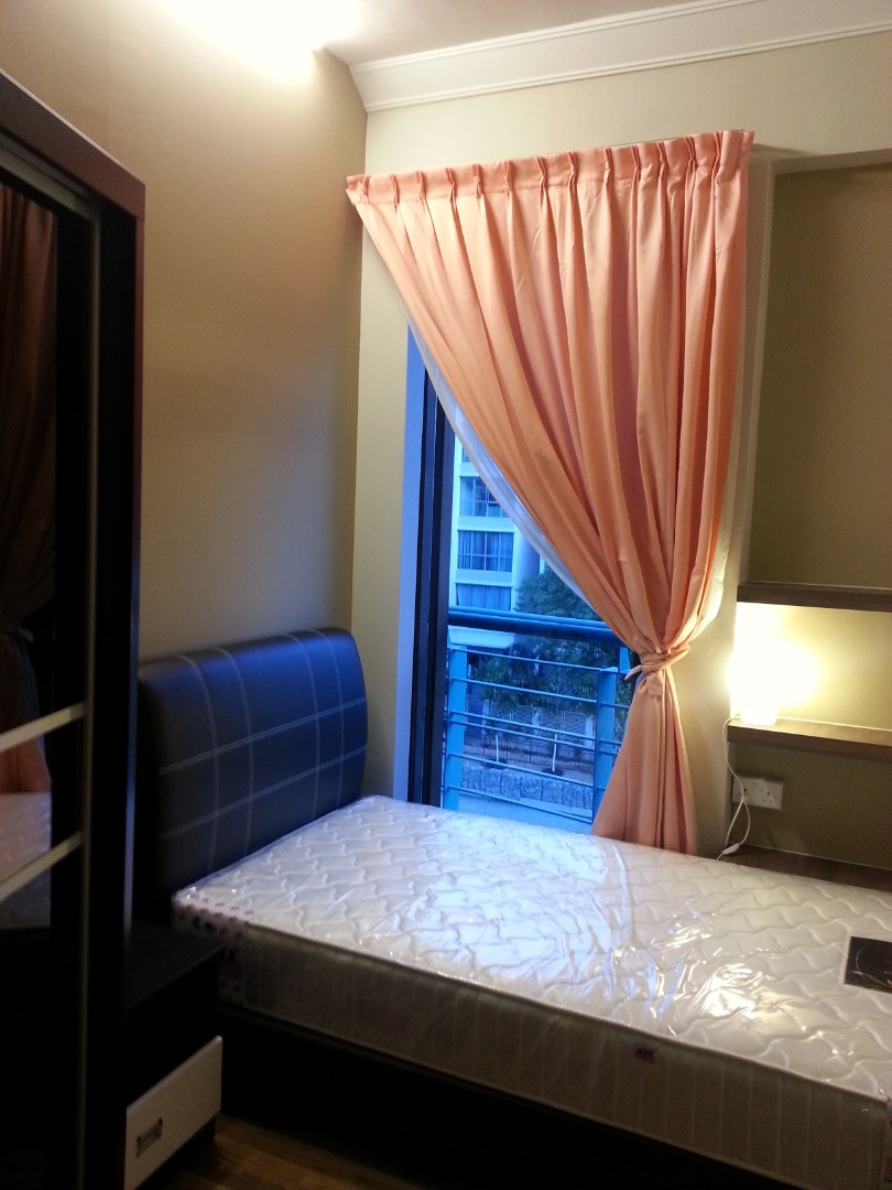 Condo Common Room 5min to Paya Lebar MRT (For female only), Property