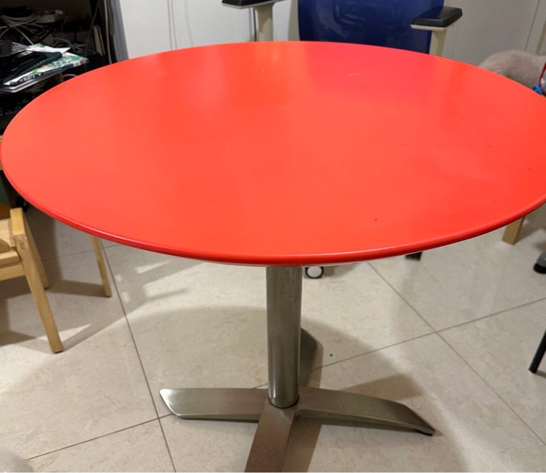 Designer foldable table, 傢俬＆家居, 傢俬, 桌子- Carousell