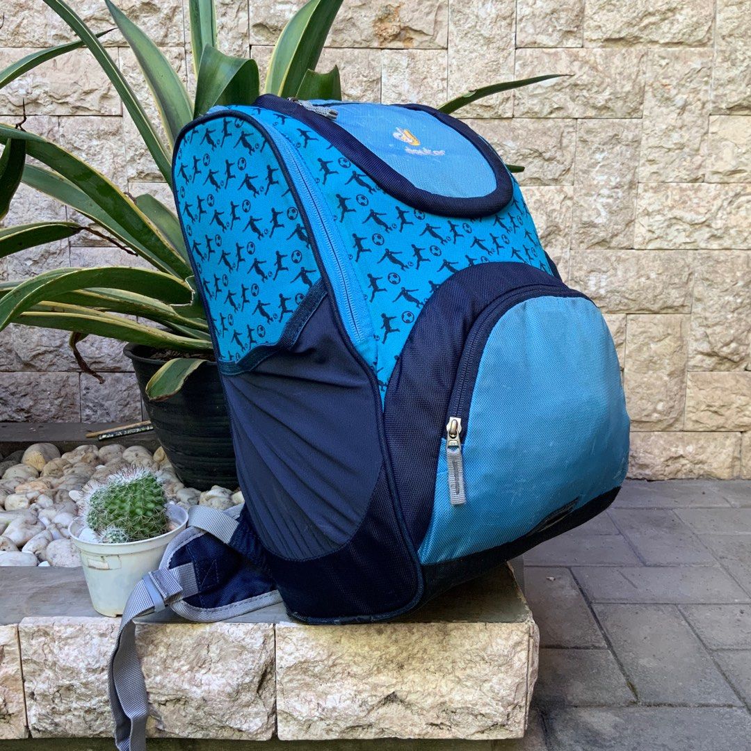 deuter backpack 18 l Junior Childrens (18 L): Clothing, Shoes & Jewelry The reduced contact area and large ventilation channels of the Airstripes system ensure optimal airflow Deuter Superbike 18L Bike Backpack