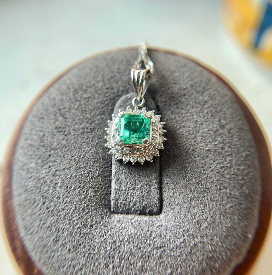 flash sell 0.6ct Natural Emerald. Green. cert cushion Pt Necklace. Diamonds