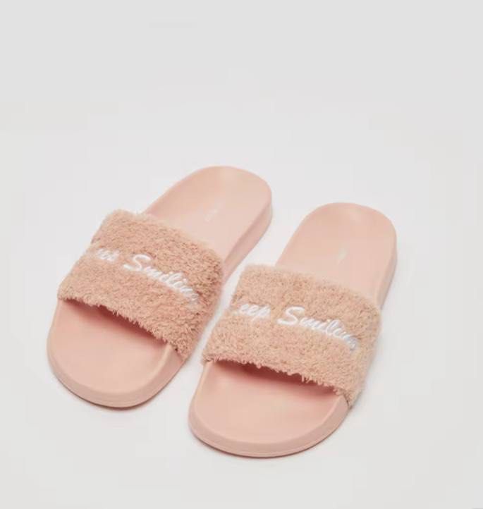 Max shop fur slippers