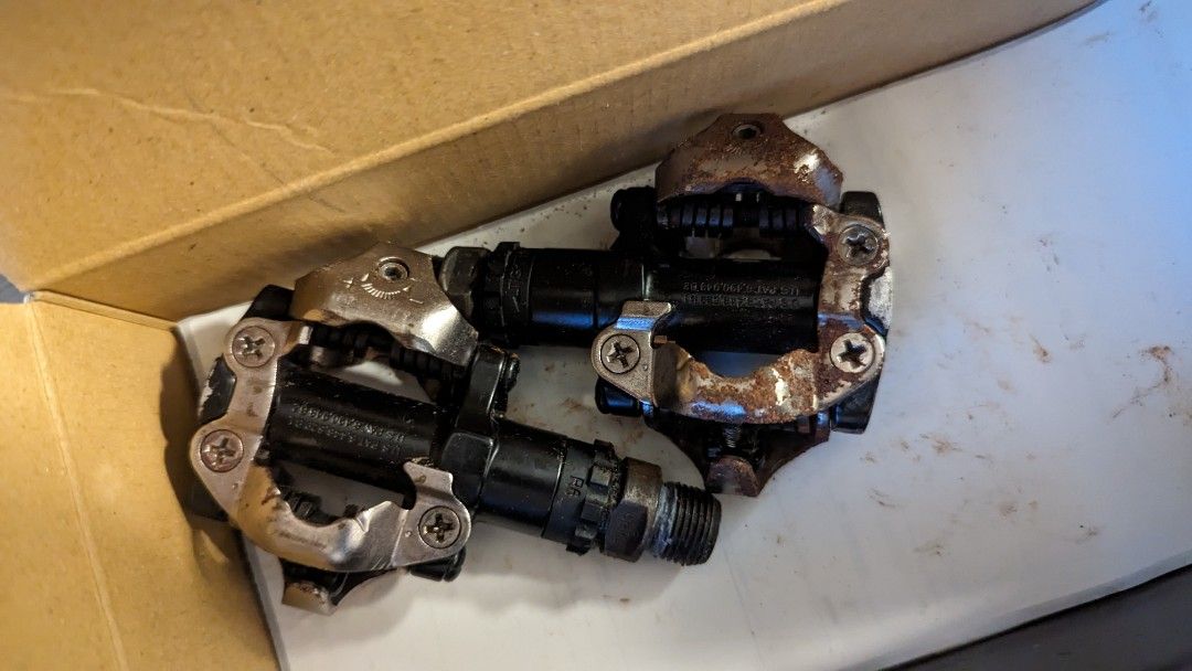 GIRO MTB SHOES AND SPD PEDALS Sports Equipment Bicycles Parts