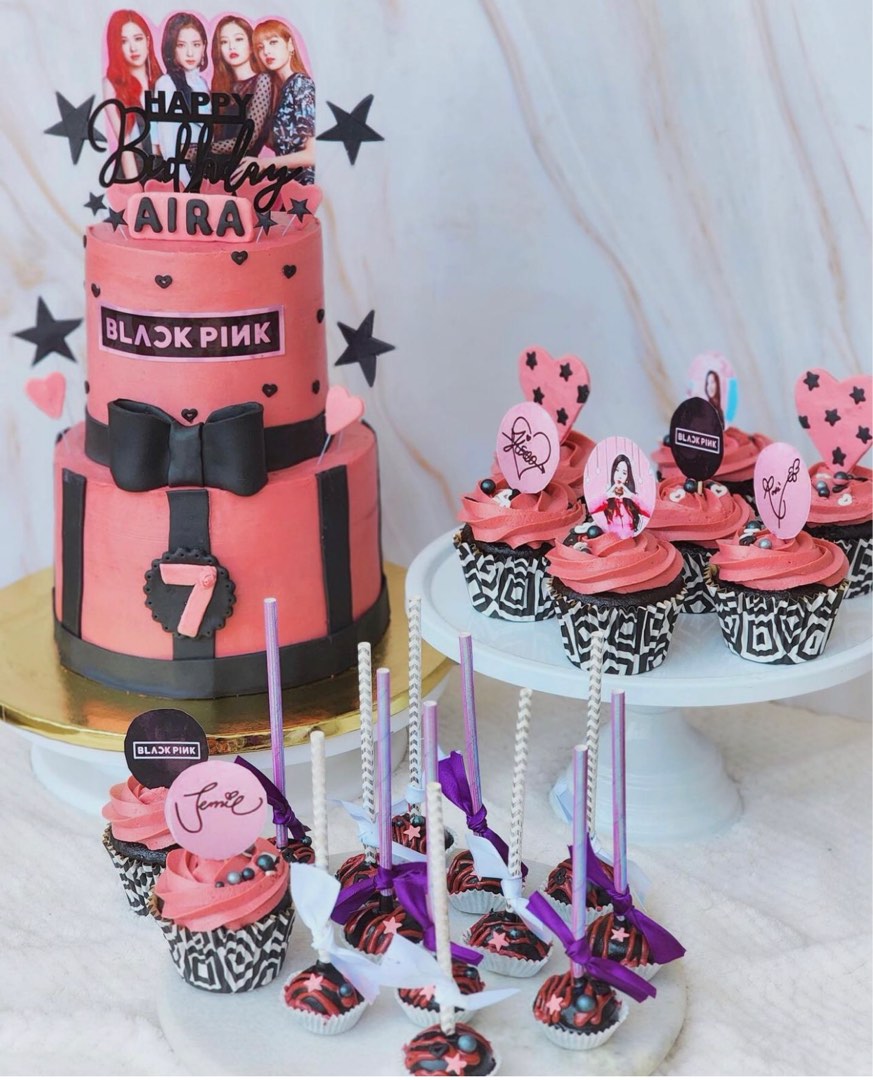 Graduation cake /Animal cake/eggless cake / halal cake /zoo cake /theme