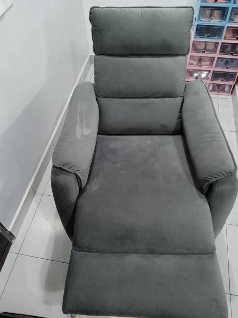 Harvey Norman Recliner, Furniture & Home Living, Furniture, Sofas on