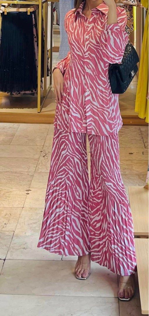 High Quality Terno from BKK (Category: Sets or Coordinates) located in Navotas City. Submitted by d_cluttera (Listing ID 1238247687, Image 3). Description: Worn once (for picture only) . Bought it for 1250. Yayamanin ang awrahan at quality you can see sa photo naman. 😊.