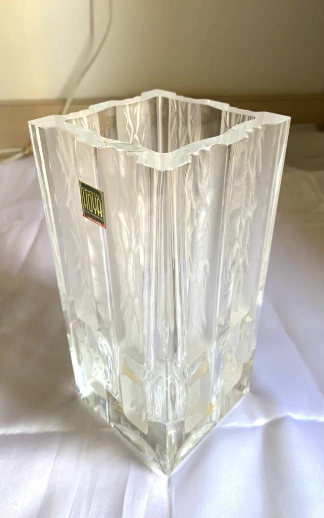 Hoya Crystal Vase, Furniture & Home Living, Home Decor, Vases & Decorative Bowls on Carousell