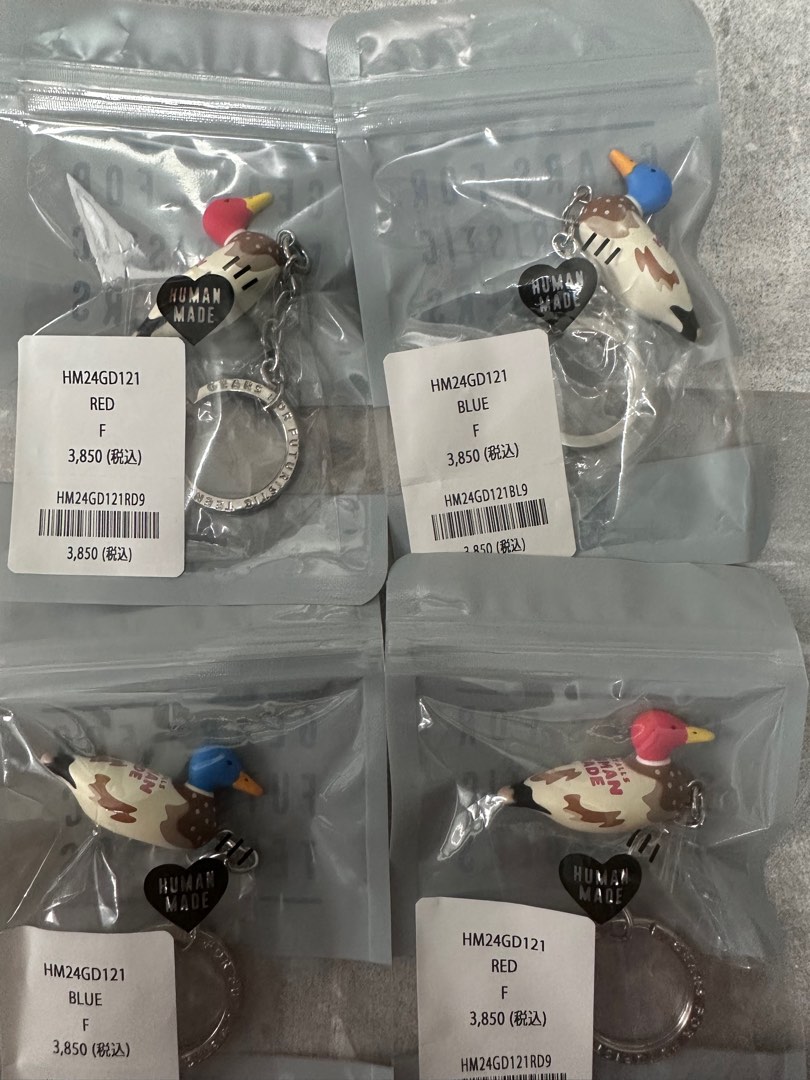 human made duck keychain, 男裝, 手錶及配件, 飾物架、飾物盒、飾物收納盒 Carousell