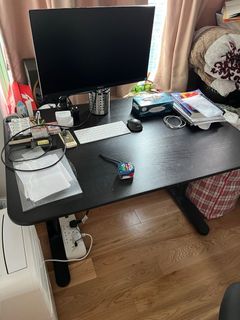 IKEA office table 電腦枱 ，書枱 bekant