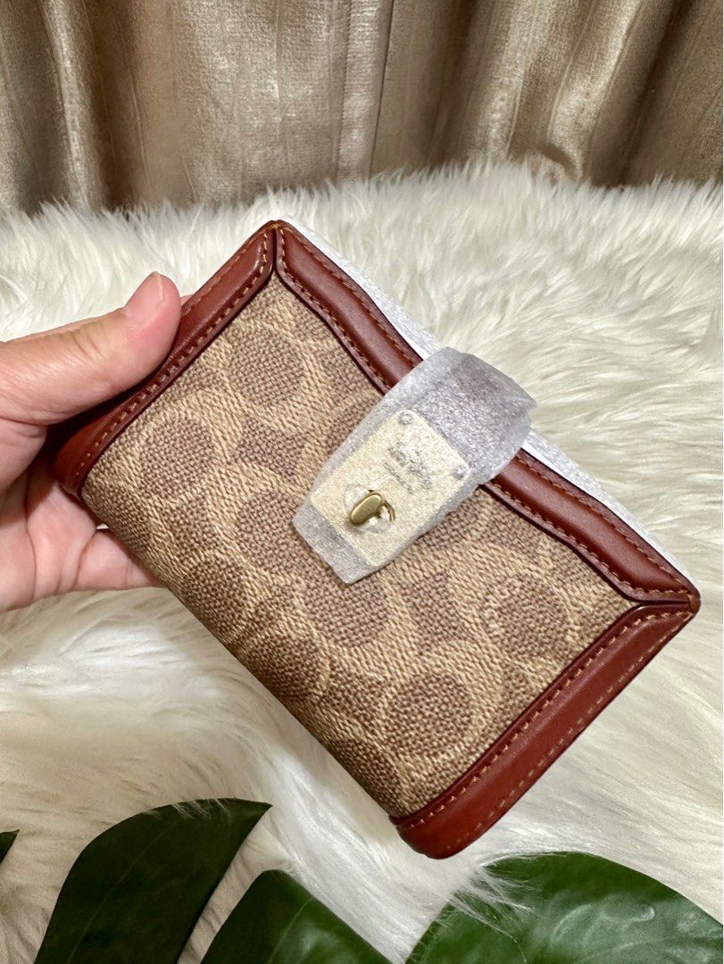 Coach shop wallet tan
