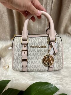 Michael Kors Light Pink Crossbody Bag, Women's Fashion, Bags & Wallets,  Cross-body Bags on Carousell