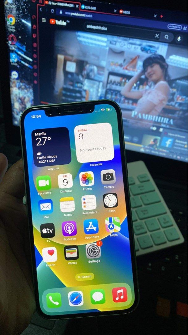 Iphone 12 64gb smartlocked 100bh (Category: iPhone 12 Series) located in Paranaque City. Submitted by louise240817 (Listing ID 1238361211, Image 1). Description: Prestine condition 100% battery health Can use TNT AND SMART SIM ONLY NO ICLOUD RESET UPON MEET UP UNIT AND CHORD ONLY.