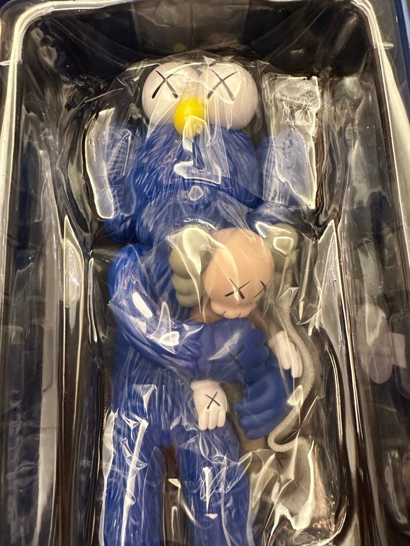 大阪販売中 KAWS Take Vinyl Figure Blue - フィギュア