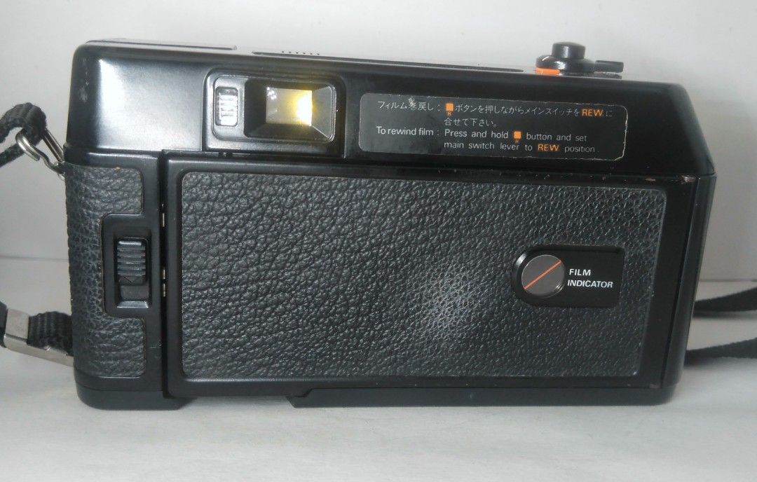 Konica c35 MF film camera (Category: Cameras) located in Las Pinas. Submitted by film101 (Listing ID 1238312962, Image 3). Description: 🌸Konica c35 MF film camera 🔸Inclusion:orig pouch, straps and filter ring glass 🍸 🌸New arrival 🔸Imptd purchase 🔸Good working condition 🔸With slight fungus in the circumference side 🔸Aperture snaps 🔸Rewind working 🔸Flash need to check Flash indicator working 🔸Meter working 🔸Cosmetics presentable 🔸Teste