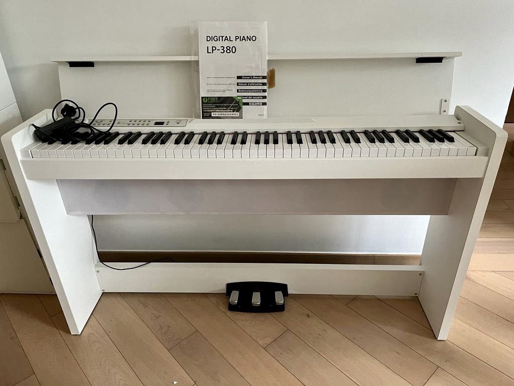 Korg LP-380 Digital Piano, White, 其他, 其他- Carousell