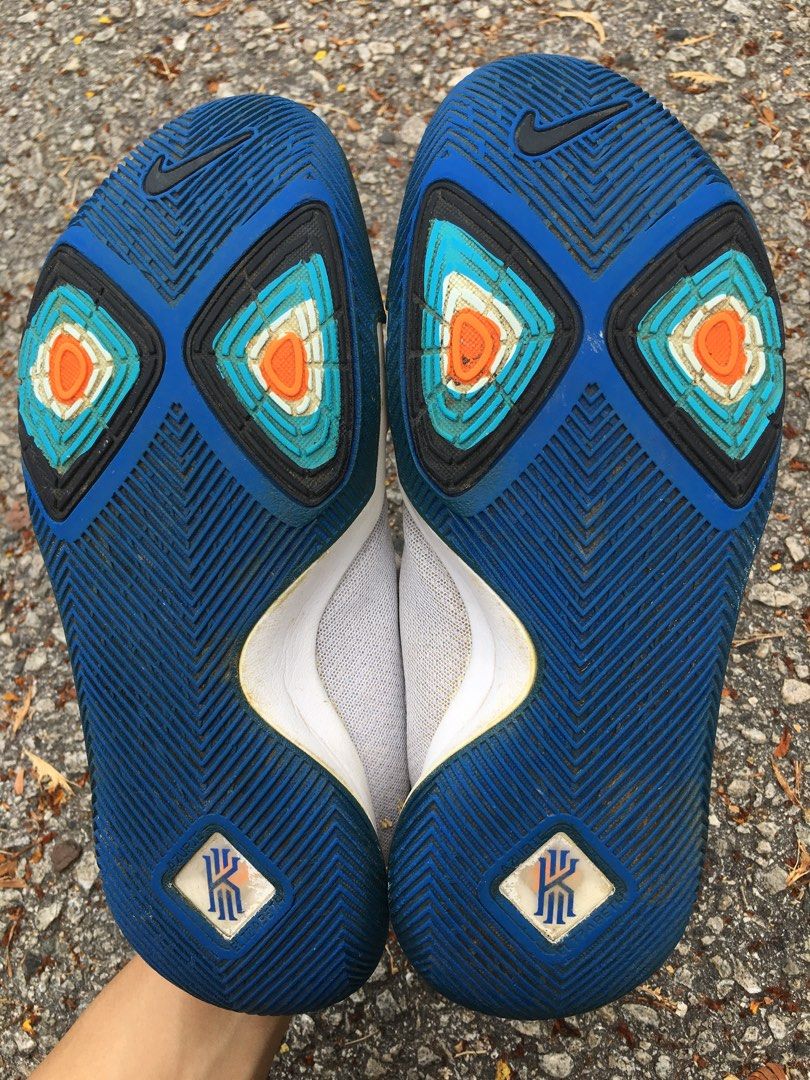 Kyrie 3 sole store